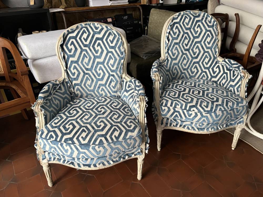 fauteuil bleu à motif (4)