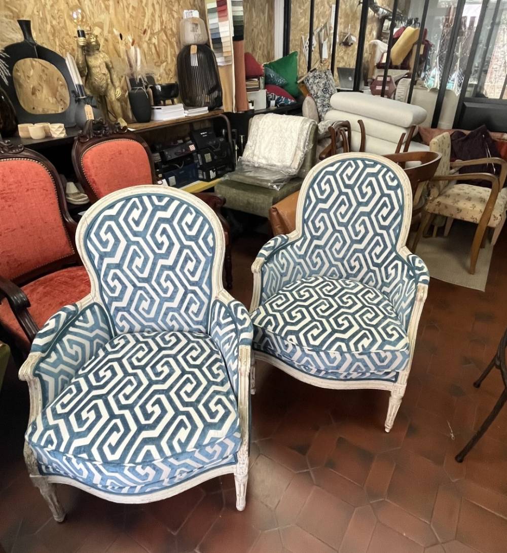 fauteuil bleu à motif (6)